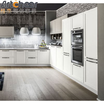 Traditionele keukenkast van massief hout De perfecte mix van stijl en betaalbaarheid