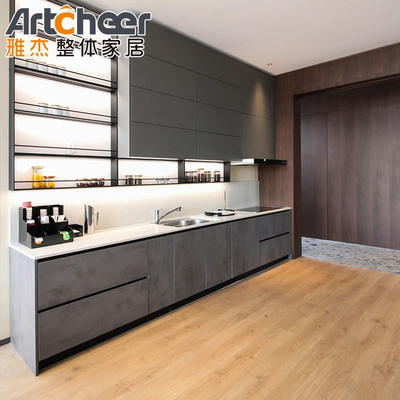 Keukenkasten met aluminium karkas met modern ontwerp en muurmontage
